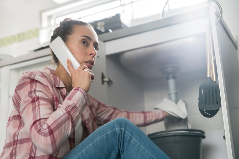 Woman calling about leaking drain.