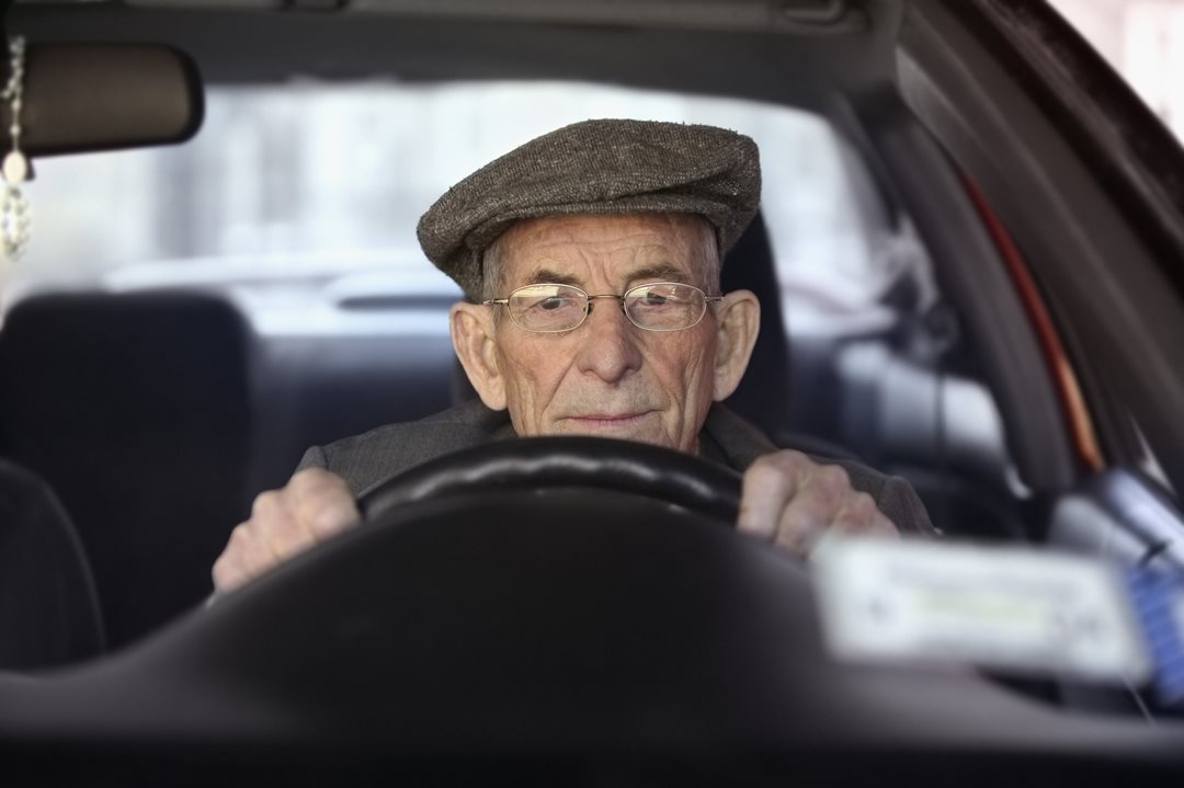 GettyImages-bldjp022005_256-(1).jpg Elderly man driving.