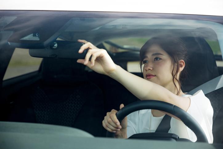 Young drivers need to use their mirrors 